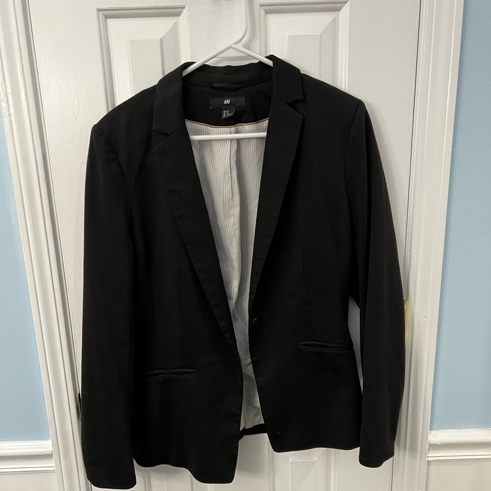 H&M women’s black suit jacket